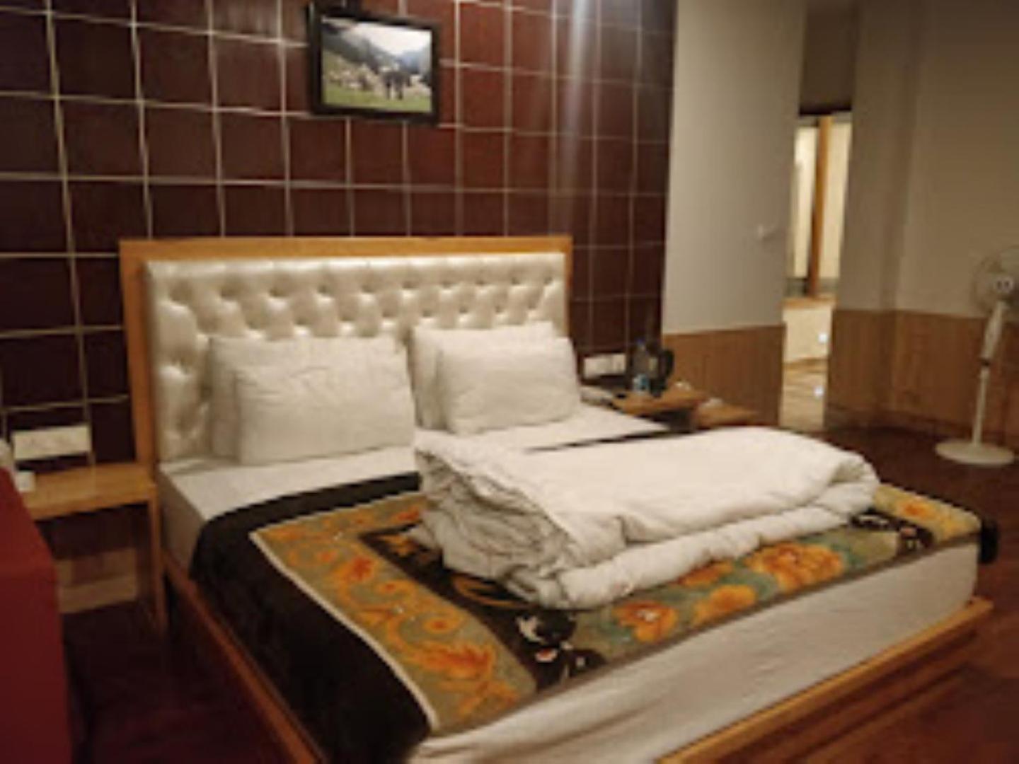 Отель Shimla Greens Шимла Экстерьер фото